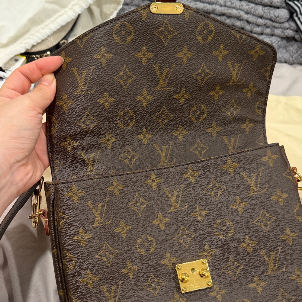 Louis Vuitton Monogram Pochette Métis Crossbody - Picture 2 of 8